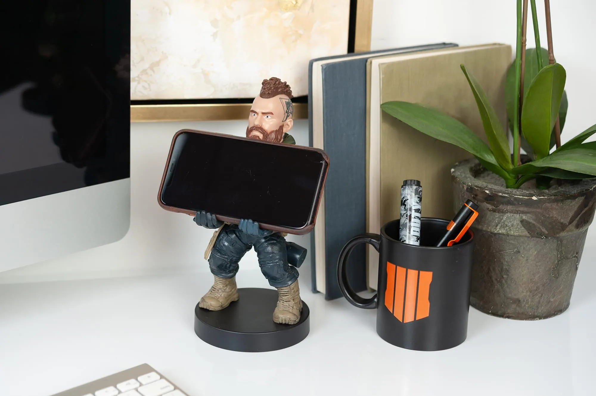 Call Of Duty Specialist #2 Ruin Cable Guy 8-Inch Phone & Controller Holder
