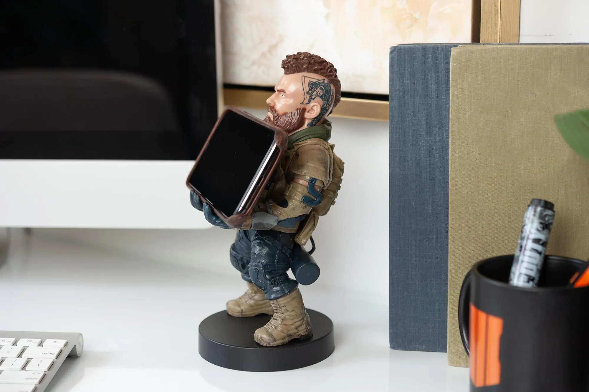 Call Of Duty Specialist #2 Ruin Cable Guy 8-Inch Phone & Controller Holder