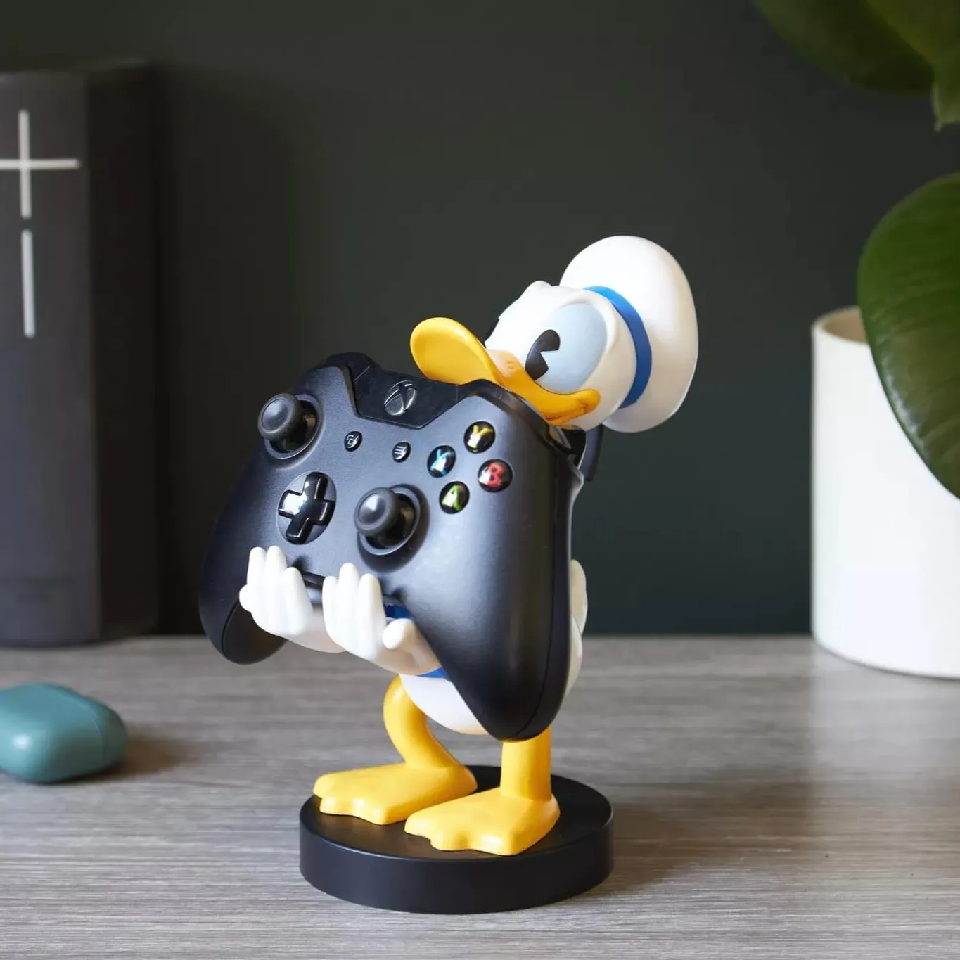 Disney: Donald Duck Cable Guys Controller Holder and Phone Stand