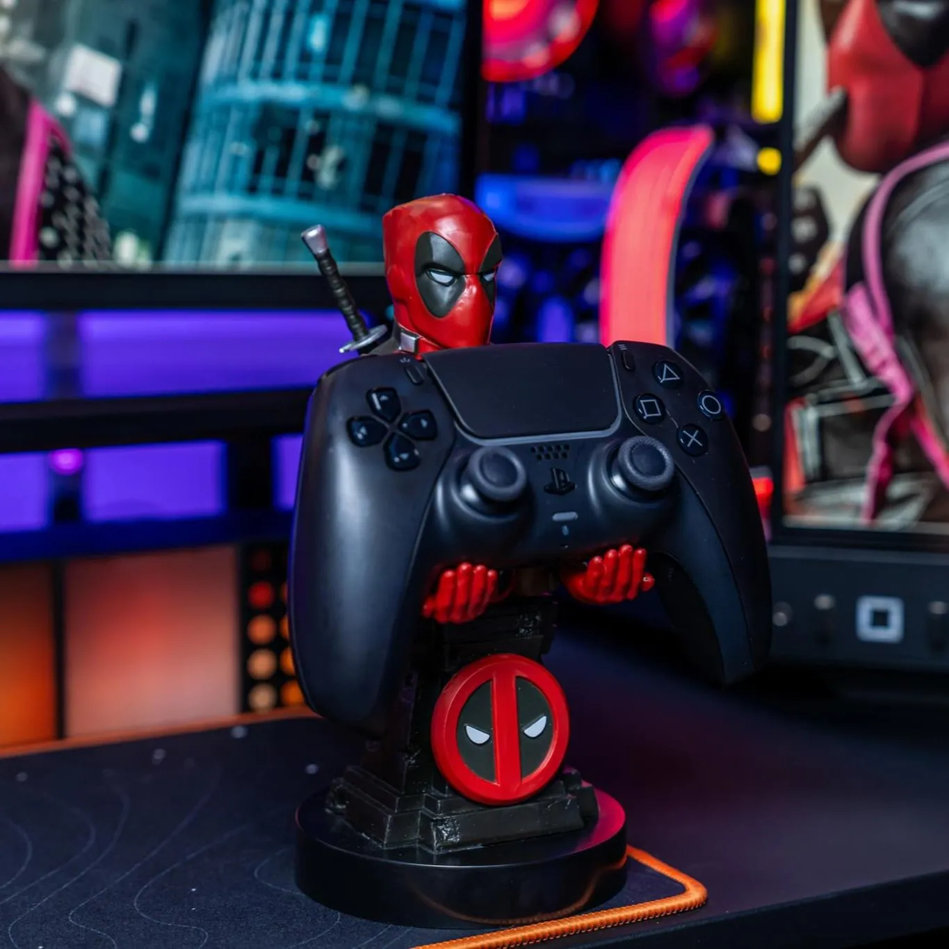 Marvel: Deadpool Plinth Cable Guys Controller Holder and Phone Stand
