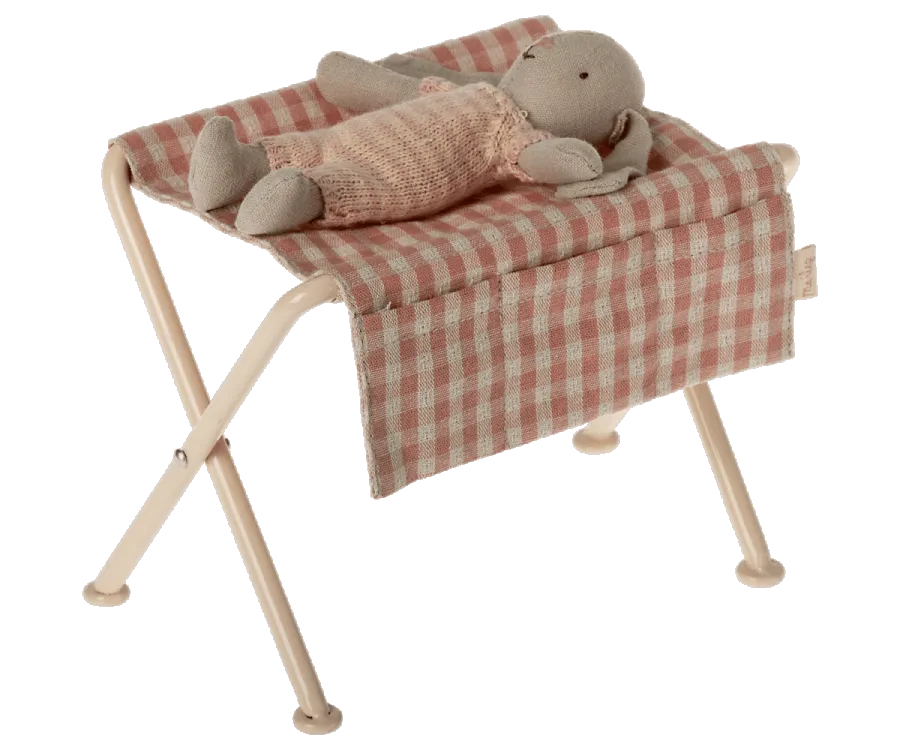 Nursery table, Micro